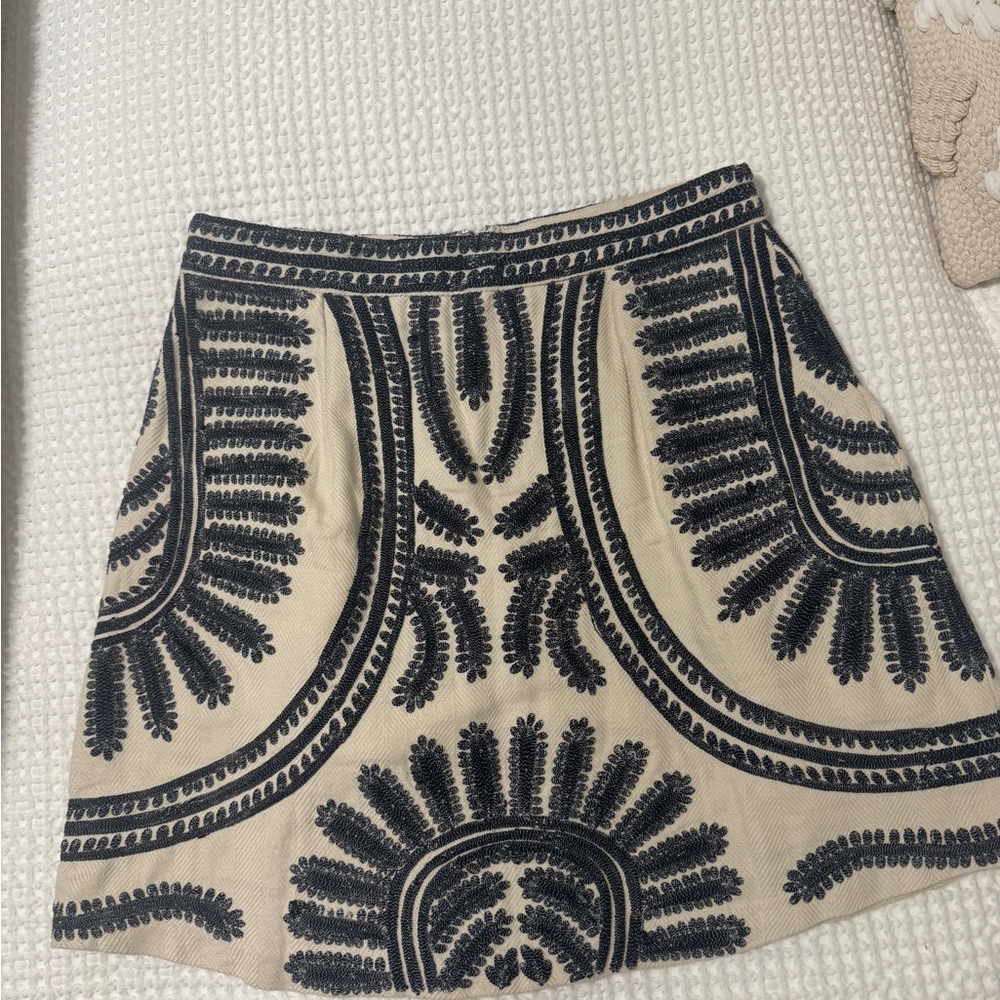 Ollari Black and Cream Patterned Skirt - M